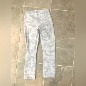 Lululemon wunder under